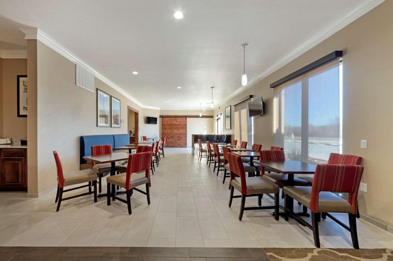 Comfort Inn & Suites Harrah Choctaw Exterior foto